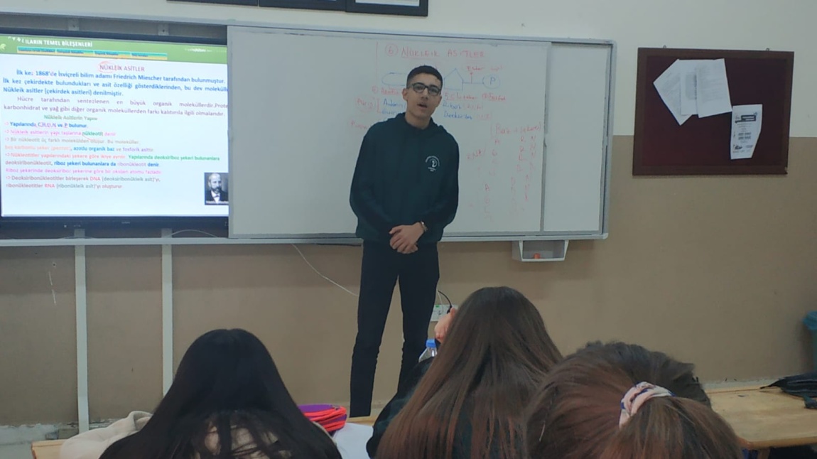 Kültür-Edebiyat Kulübümüzün ''Sınıflarda Şiir Dinletisi'' Etkinliği